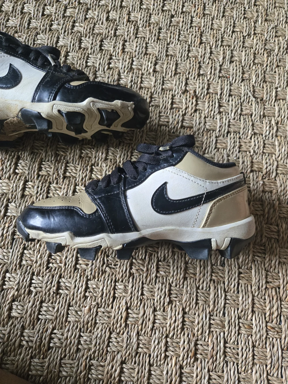 Nike Air Jordan 1 Low Youth Cleats Gold Black White Size 2Y